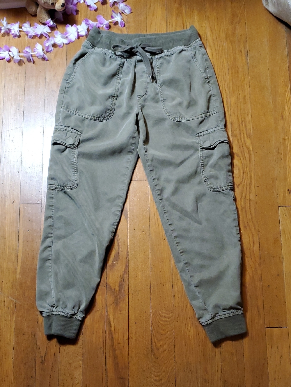 American Eagle Outfitters Olive Cargo Jogger Pants